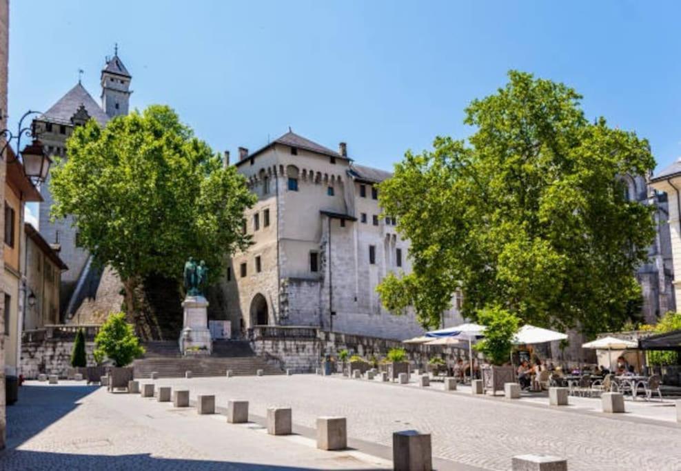 Les Hauts Du Chateau Chambery Bagian luar foto