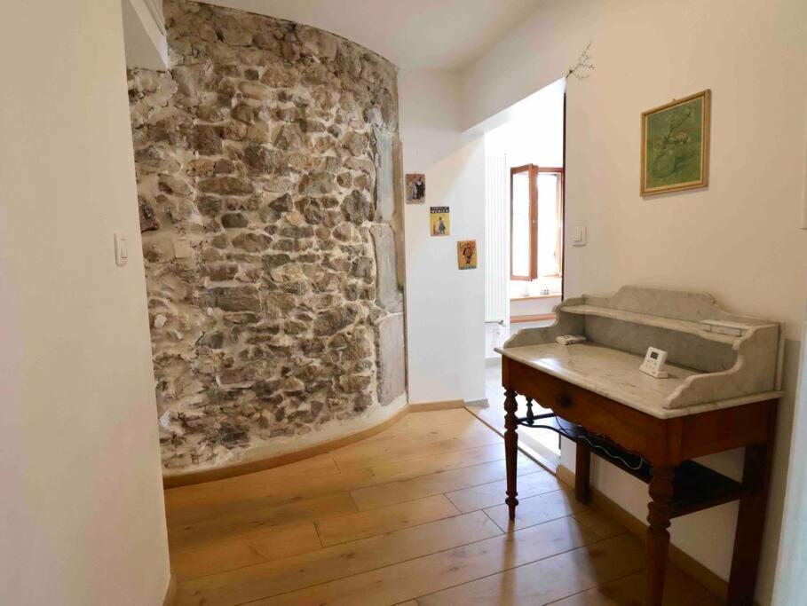 Les Hauts Du Chateau Chambery Bagian luar foto