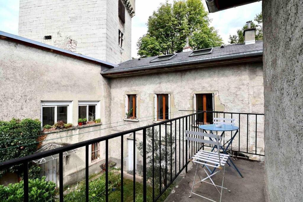Les Hauts Du Chateau Chambery Bagian luar foto